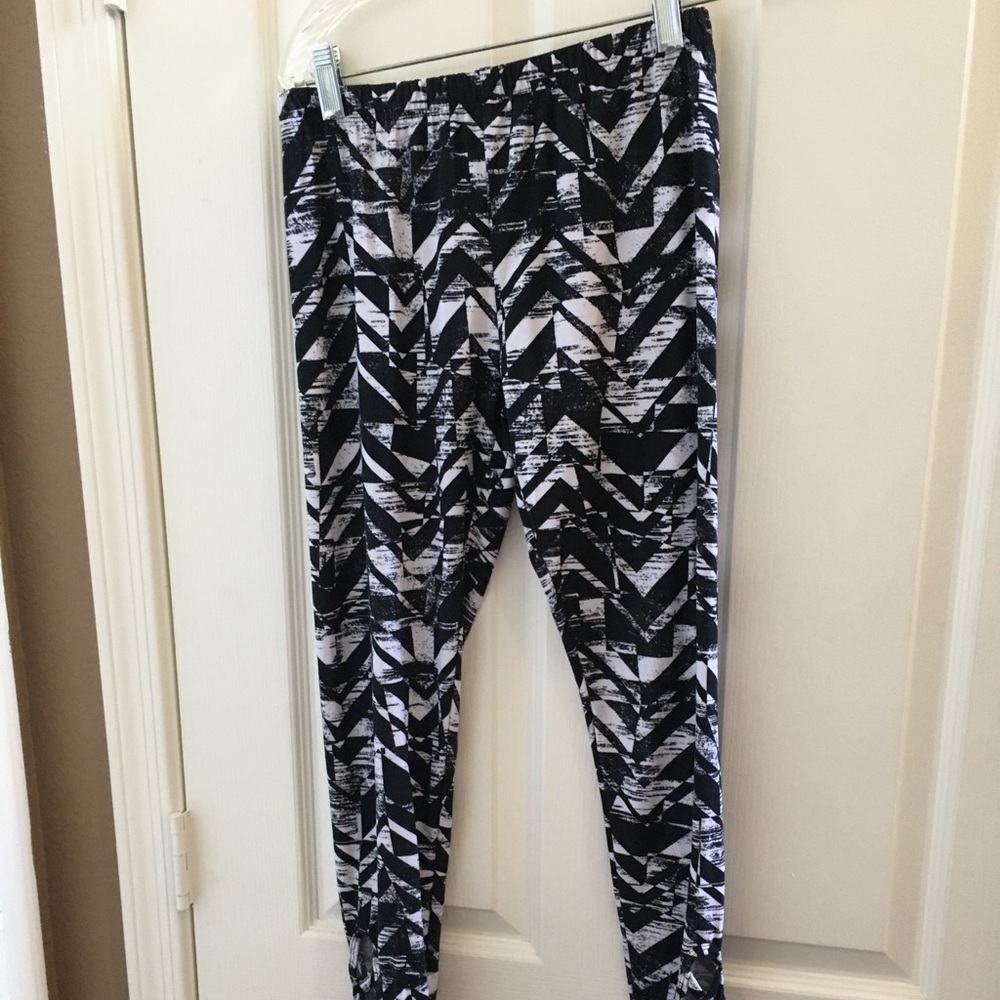 Junior no boundaries leggings medium 7/9